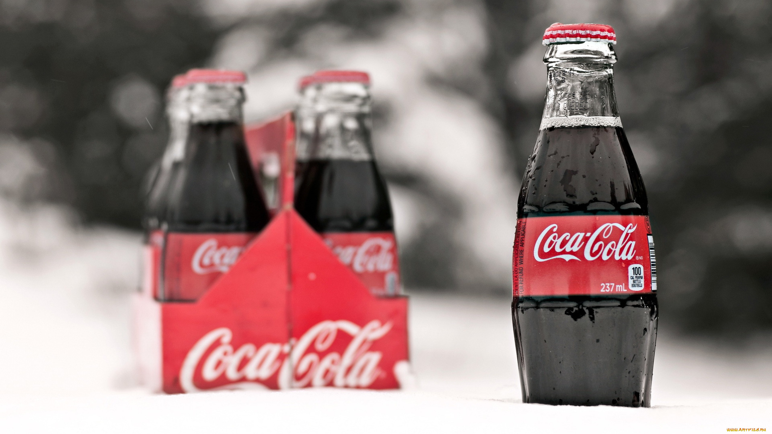 Обои Бренды Coca-Cola, обои для рабочего стола, фотографии бренды, coca-cola,  кока-кола, бутылки, ящик, снег, зима Обои для рабочего стола, скачать обои  картинки заставки на рабочий стол.